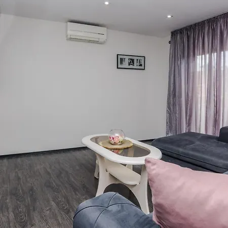 Apartamento Naomi *