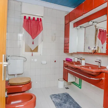 Naomi Apartment *